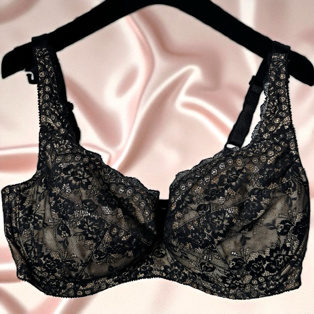 Frederick’s of Hollywood Black and Tan‎ Lace Sexy Feminine Burlesque Bra 42F
